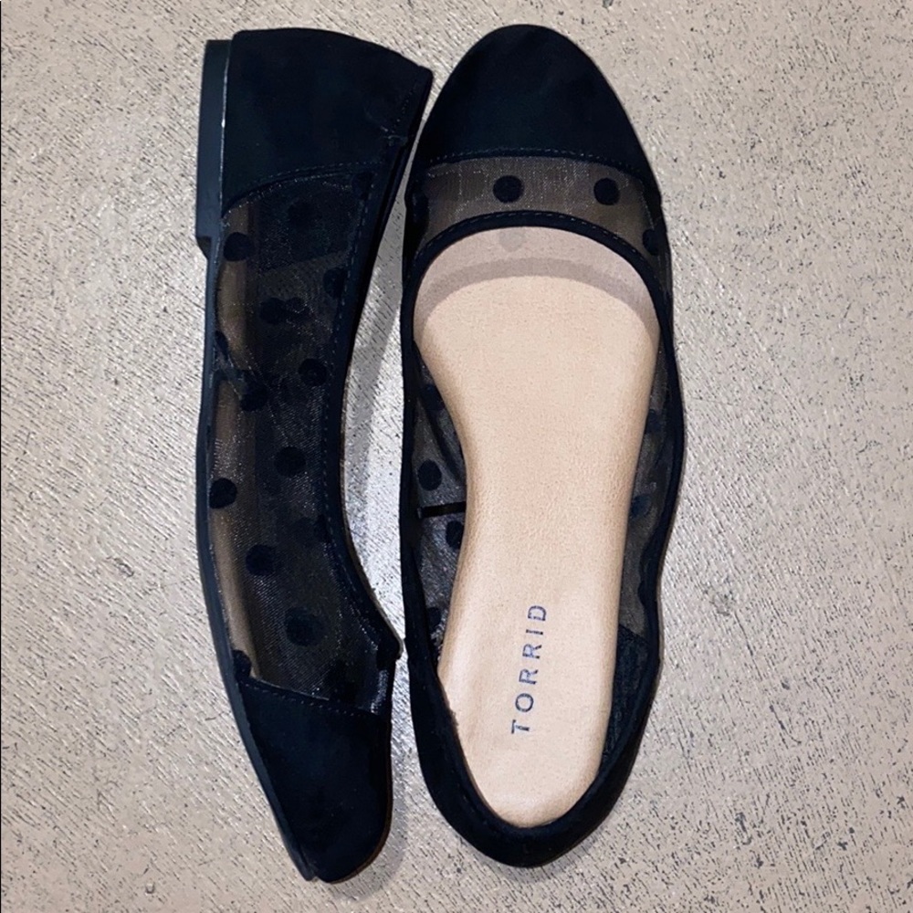 Black ballet flats
